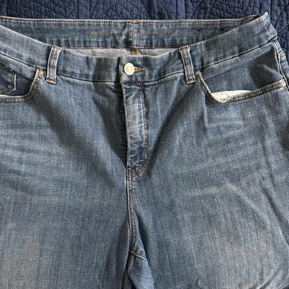 Chicos So Slimming Girlfriend Ankle Jeans size 2.5/US 14